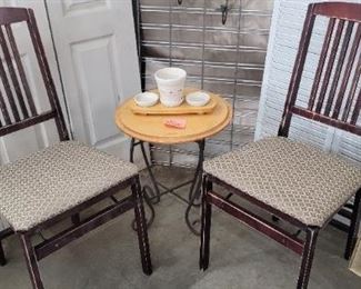 TWO WOOD FOLDING CHAIRS W/ LONGABERGER TABLE & DISHES