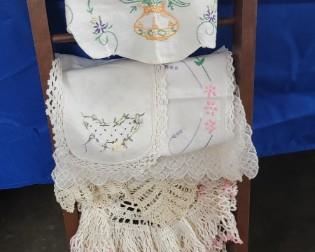 DECORATIVE LADDER W/ DOILIES