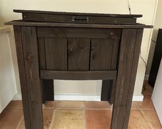 Pallet Wood Cooler (see next photo)