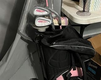 Little girl's golf clubs w/bag