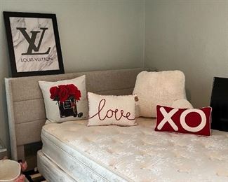 Tween & teen bedroom decor, queen platform frame, full size mattress & box spring