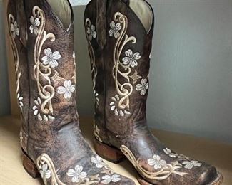 Women's Circle G cowboy boots, size 10