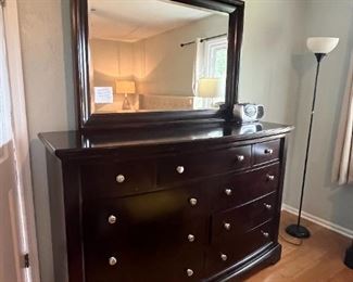 Espresso Bedroom Set - Lg Dresser w/Mirror