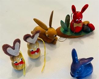 Vtg Erzgebirge wooden rabbits, German