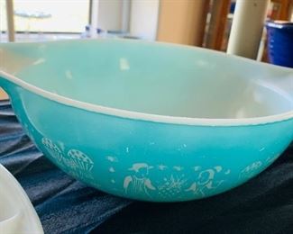 Vintage Butterprint Pyrex Bowl