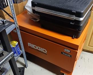 Rigid tool box on wheels