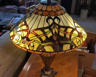 Tiffany style glass stained glass table lamp