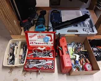 Reciprocating saw, pneumatic nailer gun