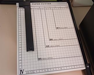 Cutting board paper cutter