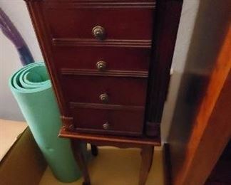 Standing Jewelery Box