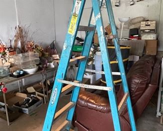 Aluminum step ladder