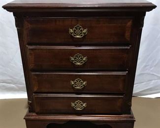 Commode style small chest