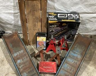 Automotive tools and mechanic helpers