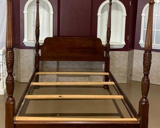 Queen size wheat/rice pattern 4 poster bed