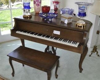 Wurlitzer baby grand 4' 11" piano.