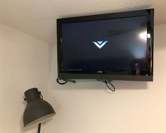 3D TV with wall mount