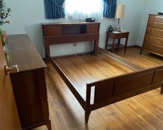 KLING Cherry Bedroom Set