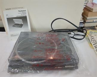 LOT 311 TECHNICS TURNTABLE SL-8020D