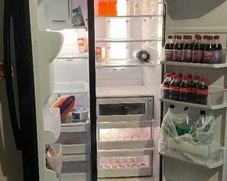 Samsung side-by-side refrigerator  with ice maker and water dispenser - 27 cubic feet