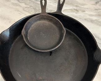 Vintage Favorite Pique Ware Cast Iron #20 Frying Pan