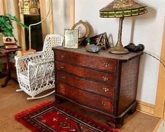 Items in photo are dollhouse miniatures