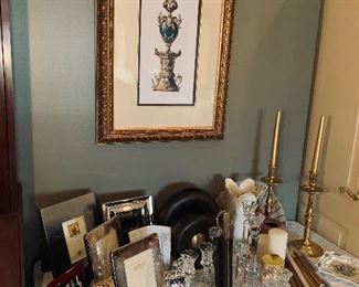 do  we  have picture  frames?  Yes--tables  filled