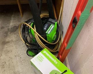 Very slightly  used  pressure  washer  with  large  head  to wash concrete driveways