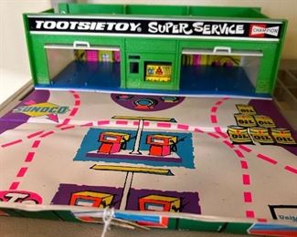 TOOTSIETOY GAS STATION