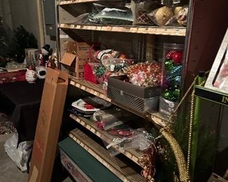 HEAVY DUTY DISPLAY SHELF