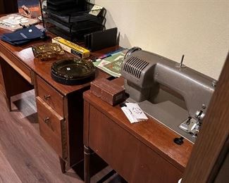 VINTAGE SEWING MACHINE