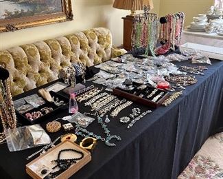 LOTS OF JEWELRY