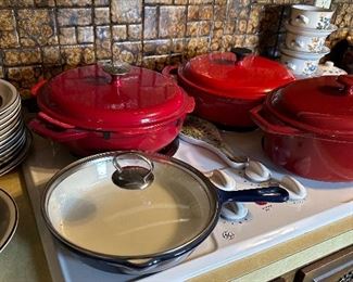 NICE CAST IRON DUTCH OVEN AND PANS