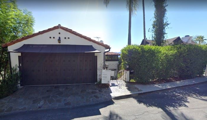 A picture of the front of the sale location.  