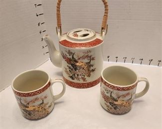 Oriental tea pot and 2 cups from Satsuma Japan (spout is chipped)