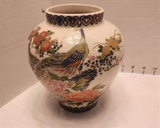Oriental vase approx 6" tall