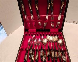 Haddad Jezzine flatware with case 17 pc set