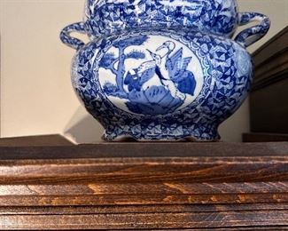 Another chinoiserie blue & white cache pot.