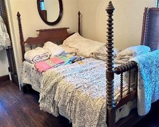 Full size spindle bed.