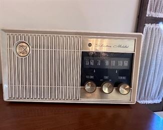 Another vintage radio!