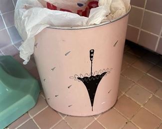 Cute parasol decorated wastebasket!
