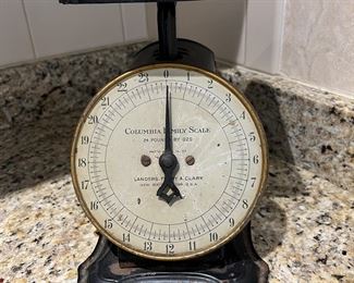 Vintage Columbia Family Scale