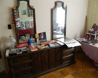 dresser/mirror
