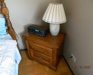 nightstand/lamp/alarm clock