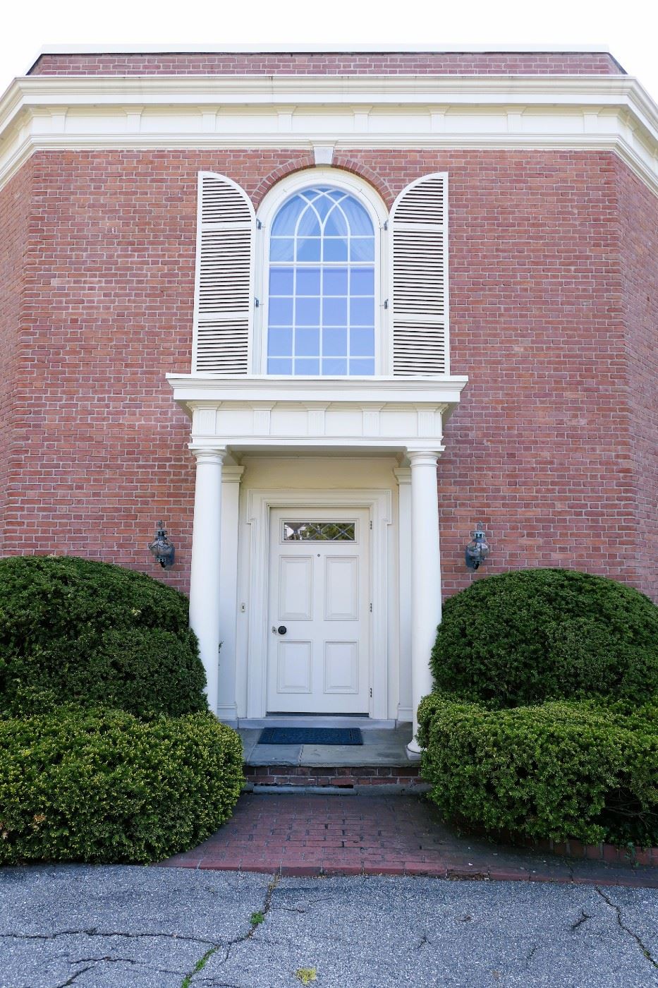 OUTSTANDING ESTATE SALE IN GROSSE POINTE... starts on 5/12/2023