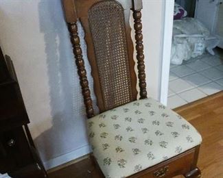 Dressing chair