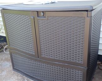 OUTDOOR STORAGE CONTAINER