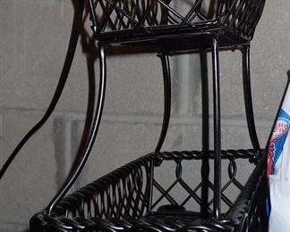 WIRE TIERED BASKET
