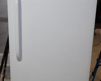 UP RIGHT FREEZER PURCHASED 9/21/2019 WITH A 10 YEAR WARRANTY THAT COMES WITH THE FREEZER