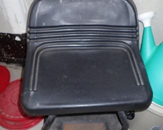 GARAGE SEAT ON WHEELS 