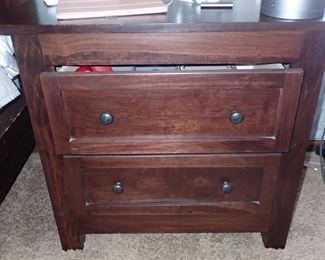 NITE STAND 2 DRAWERS WITNER
